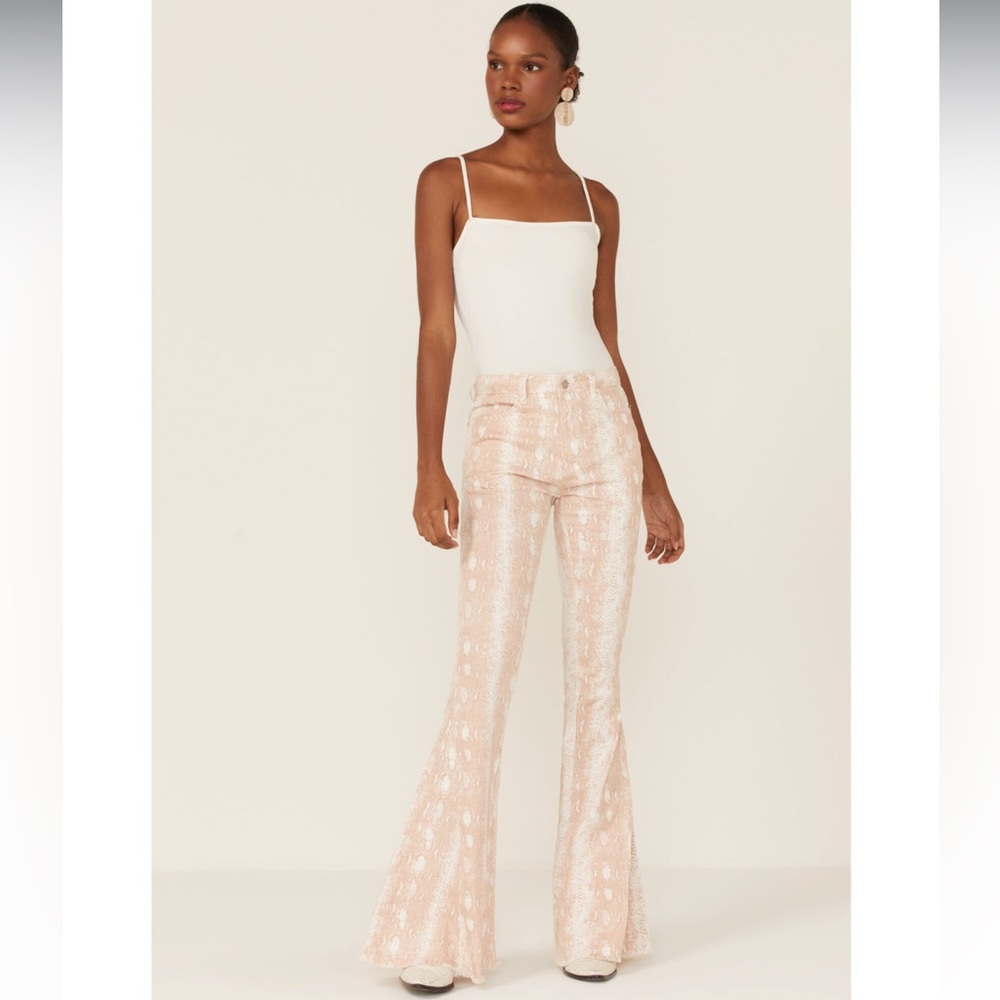 Saints & Hearts Blush Snakeskin Bell Bottoms Flare High Rise Jeans - NWT - Large